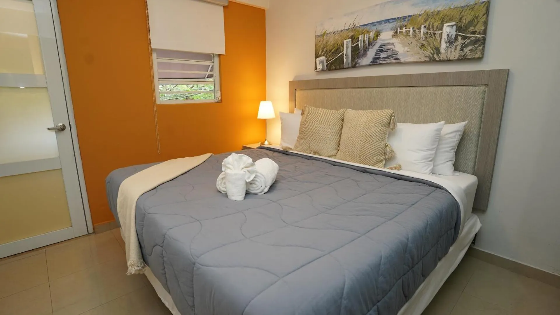 La Placita Suites Hotel-Suite 204 San Juan