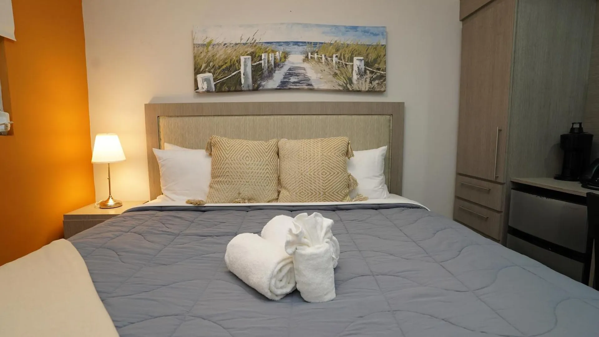 Aparthotel La Placita Suites Hotel-Suite 204 San Juan